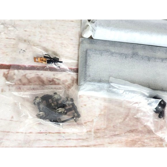 Proto 2000 Series 10,000 Gallon Type 21 Riveted Tank Car HO Scale - Model Train - Picture 8 of 16